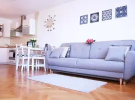 Cozy and great location by Cooee Apartments