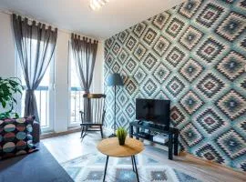 Modern Naive Downtown with free private garage-Fast WI-FI