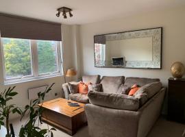 2 Bedroom Apartment in Central Windsor, family hotel in Windsor