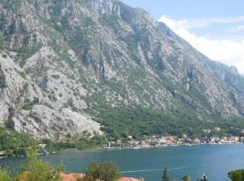 Villa Aronija, hostal o pensión en Kotor