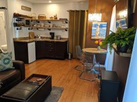 Oceanspray Hideaway, place to stay in North Saanich