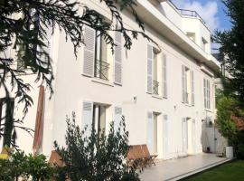 Exceptionnel, 130 m2, vue aérienne sur Paris, ξενοδοχείο σε Ville-dʼAvray