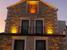 Victoria Hotel and Lounge, hotel with parking in Foca