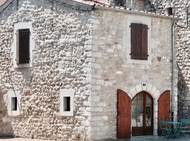 Ruoms Petite Maison 3* centre-village, casa o chalet en Ruoms