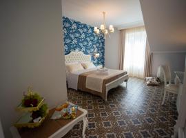 Sui Generis Tropea Luxury Rooms: Tropea'da bir otel