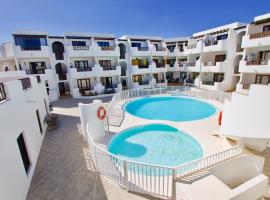 APARTMENT GOLDEN costa teguise, отель в городе Коста-Тегисе, рядом находится Aqua Park