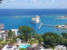 Panoramic View@Sky Castles, Columbus Heights, hotel with parking in Ocho Rios