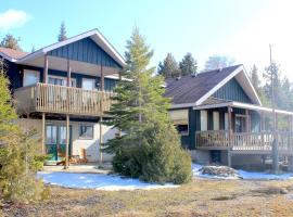 Sunset Lakehouse, cozy cottage, ваканционно жилище в Miller Lake