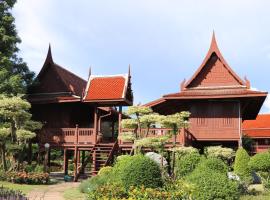 บ้านไทยรีสอร์ท, hotel met parkeren in Ban Wang Kran