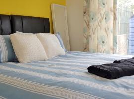 (7SM-01)Dreams Serviced Accommodations- Staines/Heathrow, отель в городе Стэнвэлл