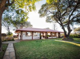 Dornhuegel Guest Farm, hotel in Grootfontein