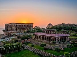 Neemrana's - Tijara Fort Palace: Alwar şehrinde bir otel