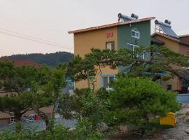 Wind Come Pension Gyeongju, pet-friendly hotel in Gyeongju