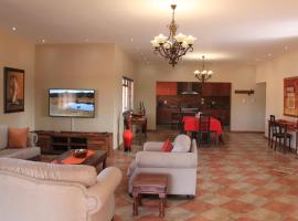 Hornbills Rest Country Home, villa i Phalaborwa