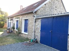 Villa La Bazonnerie, met privé zwembad, hotel a Azerables