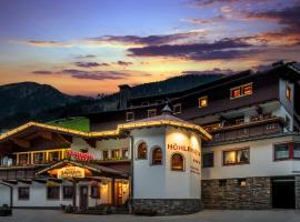 Hotel Höhlenstein, hotel with hot tubs in Tux