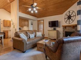 Paradise Lodge Home, lodge in Branson West
