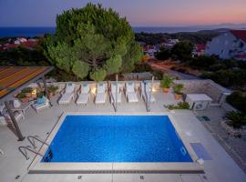 Villa Moderna Family Friendly, cabaña en Hvar