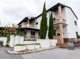 Gästehaus Moser, hotel na may parking sa Mönchhof