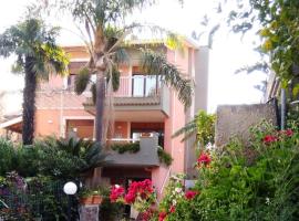 Route 114, hotel v destinaci Acireale
