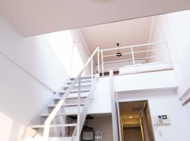 MINIMAL SHIMOKITA Stylish Loft or Studio Apt, hotel in Tokyo