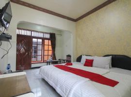 RedDoorz near Sarangan Lake โรงแรมใกล้ Mount Lawu ในMagetan