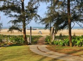 모르짐에 위치한 호텔 Montego Bay Beach Village - Morjim