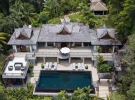 Luxury 5 bedrooms Villa with Seaview Infinity Pool overlooking Surin Beach, luxury hotel in Surin Beach