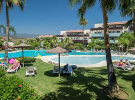 Luxury Two Bedroom Apartment in Los Flamingos, Hoyo 19, Marbella, hotel cerca de Marbella Club Golf Resort, Estepona
