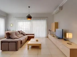 Apartment In Fort Cambridge with Pool