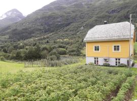 Naustvoll, cabaña o casa de campo en Olden