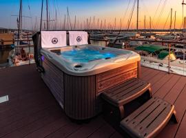 Floating Holiday Home, hotel with jacuzzis in Punat