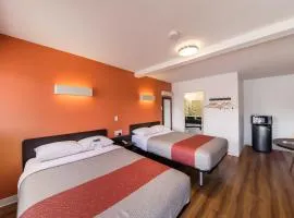 Motel 6 Cranbrook