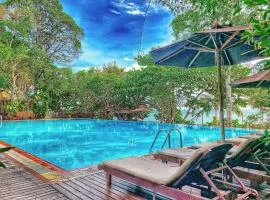 Birds and Bees Resort
