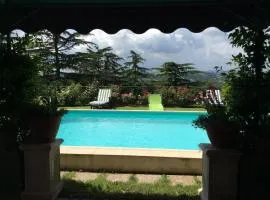 Villa Nanda a 15 minuti da Roma piscina esclusiva , villa nella natura