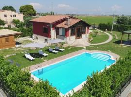 La Casa del Fico villa con piscina, alojamento para férias em Pescia Romana