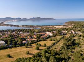 Hotel Cala Dei Pini, hotel v destinaci Porto Pino