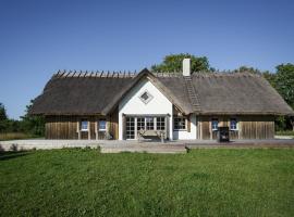 Villa Bumba, hotel cerca de Muhu Museum, Liigalaskma