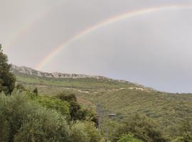 Sa Dommu 'e su coro, hotel u gradu Triei