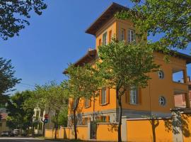LIBERTY ROOM AND BREAKFAST, hotel con estacionamiento en Borgo Val di Taro