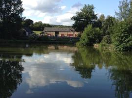 GITE CHOUCHOU, hotel with parking in Izé