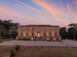 Château de Tauzies, The Originals Relais、ガイヤックのホテル