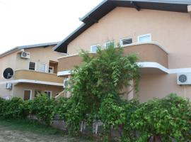 Apartments EMERALD, hostal o pensió a Ulcinj
