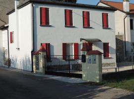 Casa Rossa, apartament din Pianzano