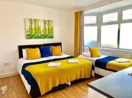 3 Bedrooms, 3 Baths, Spacious Lounge, Full Kitchen, Garden, Ground Floor, Free Parking