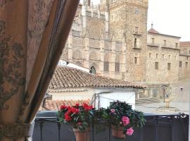 Hostal Cerezo 2, guest house in Guadalupe