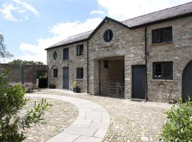 The Stable Loft, Llwynhelig Manor, hotel near Dinefwr Castle, Llandeilo