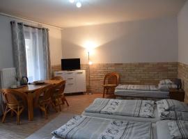 Szilvia Panzió, hotel v destinaci Tolna