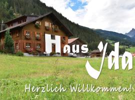 Haus Ida, hotel malapit sa Zamangbahn, Schruns