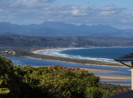 Mountain and Sea View Getaway, hotell nära The Market Square Shopping Centre Plettenberg Bay, Plettenberg Bay